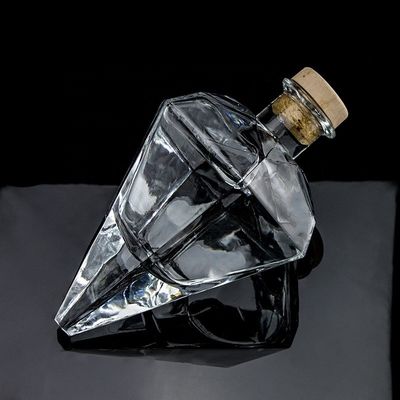 Botella de whisky de vidrio de 700 ml con forma única de diamante y logotipo personalizado