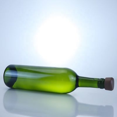 Botella de vidrio verde antiguo de 700 ml para bebidas alcohólicas Rum Gin Aceite y cerveza Material base vidrio