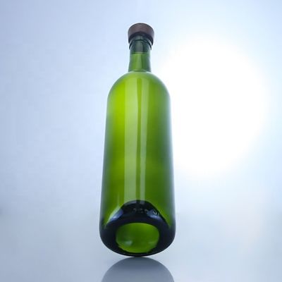 Botella de vidrio verde antiguo de 700 ml para bebidas alcohólicas Rum Gin Aceite y cerveza Material base vidrio
