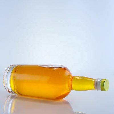 Botella de vidrio Valiant de 750 ml para cerveza hecha de vidrio transparente