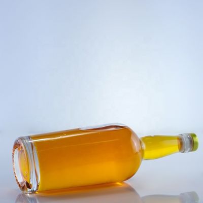 Botella de vidrio Valiant de 750 ml para cerveza hecha de vidrio transparente
