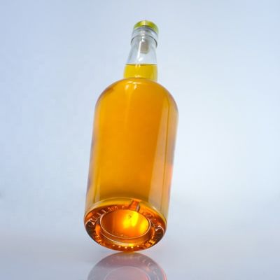 Botella de vidrio Valiant de 750 ml para cerveza hecha de vidrio transparente