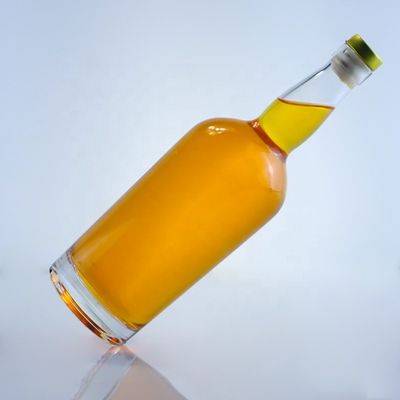 Botella de vidrio Valiant de 750 ml para cerveza hecha de vidrio transparente