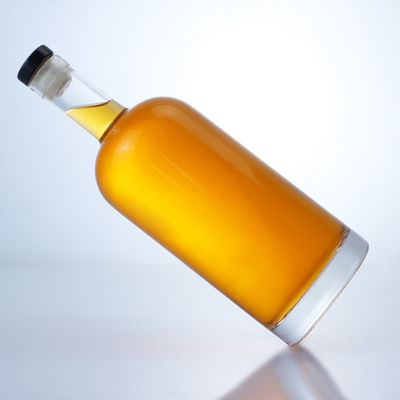 Botella de vidrio de licor transparente de 500 ml y 700 ml para Whisky Rum Gin Brandy