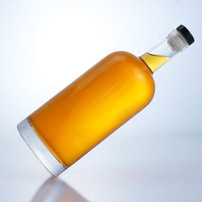 Botella de vidrio de licor transparente de 500 ml y 700 ml para Whisky Rum Gin Brandy