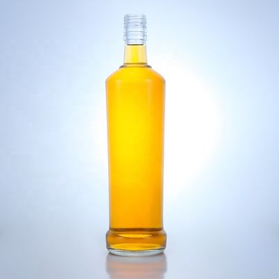 Botella de vidrio de whisky de diseño personalizado de 750 ml con material y color claro o personalizado