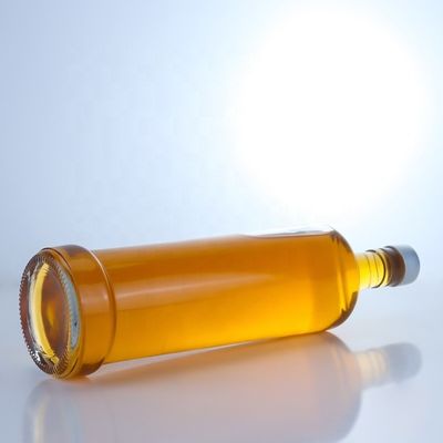 Botella de vidrio de whisky de diseño personalizado de 750 ml con material y color claro o personalizado