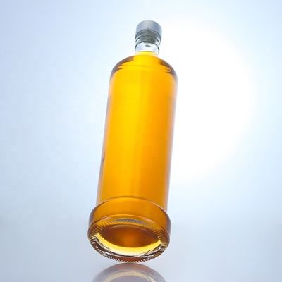 Botella de vidrio de whisky de diseño personalizado de 750 ml con material y color claro o personalizado