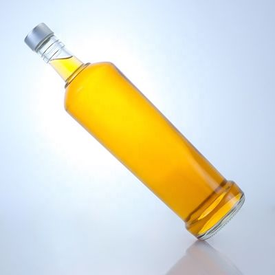 Botella de vidrio de whisky de diseño personalizado de 750 ml con material y color claro o personalizado