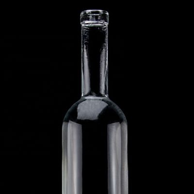 Exquisito diseño Vodka Liquor Botella de vidrio 750ml Botella de vidrio transparente con tapa de tornillo
