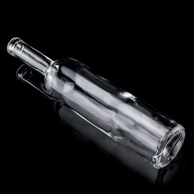 Exquisito diseño Vodka Liquor Botella de vidrio 750ml Botella de vidrio transparente con tapa de tornillo