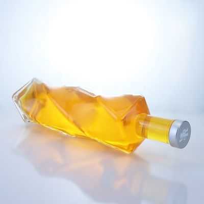Logotipo personalizado Botella de vidrio especial de forma 700ml 750ml con tapa de tornillo