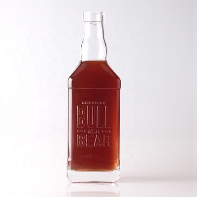 Material del cuello Vidrio 500 ml 700 ml Botella transparente en relieve para whisky ron ginebra brandy