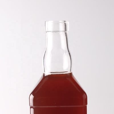 Material del cuello Vidrio 500 ml 700 ml Botella transparente en relieve para whisky ron ginebra brandy