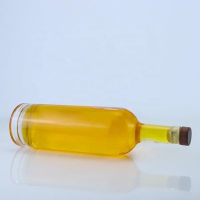 Botella de vidrio clara o personalizada Única 700 ml 750 ml para Whiskey Tequila Brandy Rum Gin