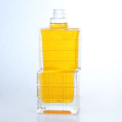 Productos de vidrio Botella de forma única 750 ml 700 ml para vodka whisky tequila brandy