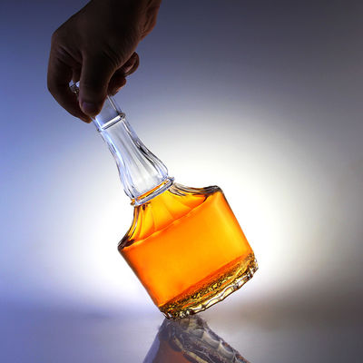 Botella de vidrio de 500 ml con corcho para whisky vodka bebidas espirituosas grabado en diseño de cuello largo