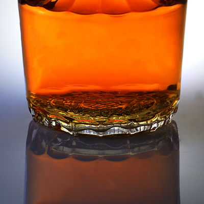 Botella de vidrio de 500 ml con corcho para whisky vodka bebidas espirituosas grabado en diseño de cuello largo