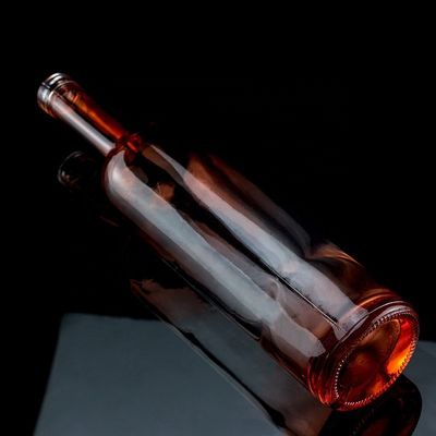 Color rojo de revestimiento Botella de vidrio de tequila de 750 ml con diseño único y corcho
