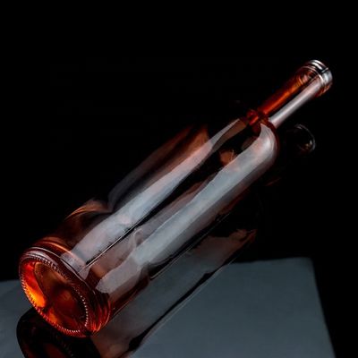 Color rojo de revestimiento Botella de vidrio de tequila de 750 ml con diseño único y corcho