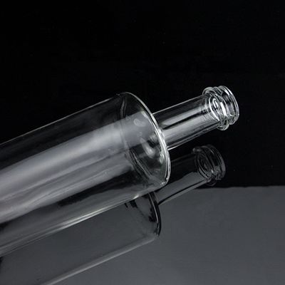 Diseño único 750 ml de cuello largo botella de vidrio de vodka vacía con tapa de tornillo Super cristal de pedernal