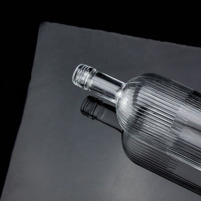 500 ml 700 ml de tapa de tornillo Super Flint vidrio Botella de whisky vacío para el diseño clásico redondo
