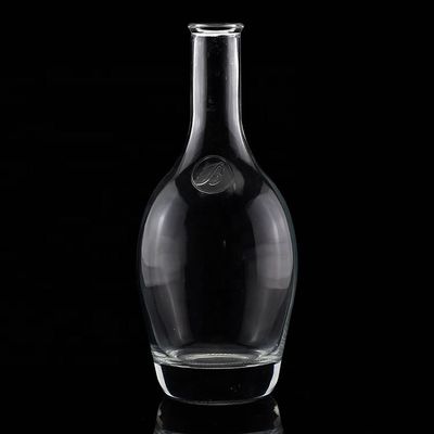 Acido de la superficie del grabado Manipulación de botellas de tequila de vidrio con cuello redondo y piedra vacía