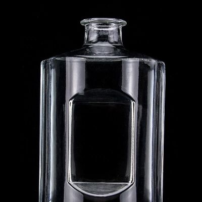 Botella de vidrio de vodka de 750 ml de forma personalizada con tapa de corcho y acabado redondo transparente