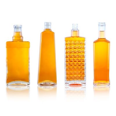 Botella de ginebra redonda de 750 ml de cristal de sílex con acabado superior de tornillo y diseño libre