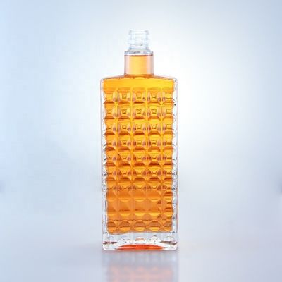 Botella de ginebra redonda de 750 ml de cristal de sílex con acabado superior de tornillo y diseño libre