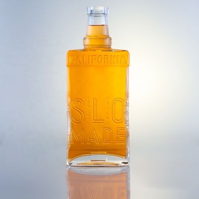 Botella de ginebra redonda de 750 ml de cristal de sílex con acabado superior de tornillo y diseño libre