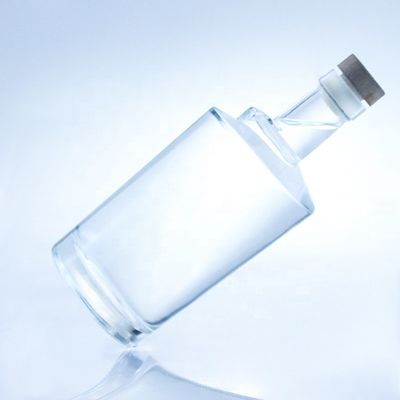 Material de collar Vidrio 750 ml Botellas de vidrio de forma torcida para transparencia o personalizado