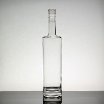 Botellas de vodka de vidrio de 500 ml personalizadas con tapa de tornillo para el manejo de la superficie del vodka