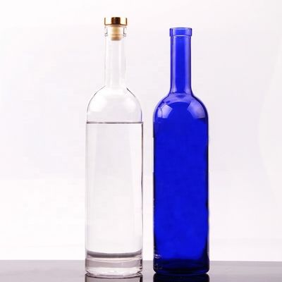 Botella de vodka de vidrio redonda de 750 ml con tapa de corcho y manejo de superficie personalizado