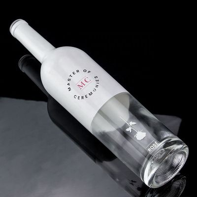 Botella personalizada 750 ml pintura en aerosol blanco whisky vodka botella de vidrio vacía con corcho