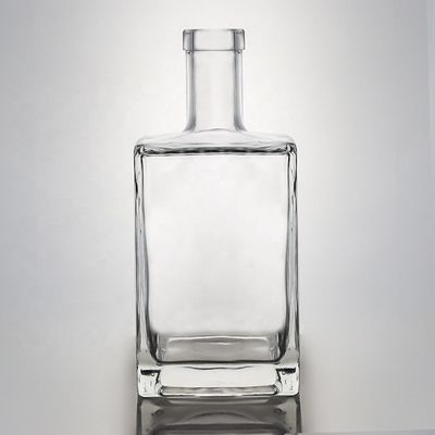 Logotipo del cliente aceptable Vidrio cuadrado Super Flint 500ml 700ml 750ml Botella para Gin