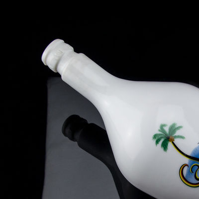 Botella de vidrio de ron con corcho de 700 ml de superficie de congelación personalizada