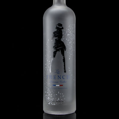Collar de vidrio 750 ml Botella de vodka con grabación ácida con color claro o personalizado en heze