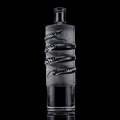 Logotipo personalizado Botella de vidrio de dibujo de serpiente emosa de 750 ml para cilindro de vodka