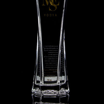 Exquisito diseño botella de vodka licor clara o personalizada botella de vidrio de 750 ml con corcho