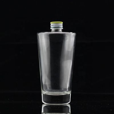 Botella de alcohol de vidrio transparente de 750 ml a granel con tapa metálica dorada