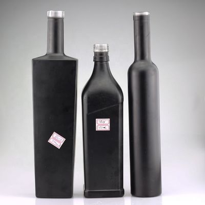 750 ml de vidrio negro brillante Vodka Botellas pintadas Impresión en pantalla Cerradura de ginebra Botella de licor