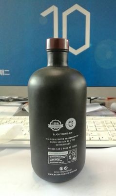 750 ml de vidrio negro brillante Vodka Botellas pintadas Impresión en pantalla Cerradura de ginebra Botella de licor