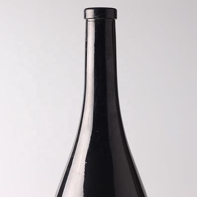 Botella negra vacía de 750 ml con boca de corcho y botella de vidrio de aerosol para la promoción del vodka