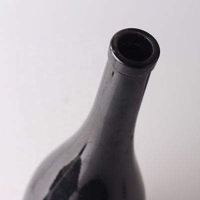 Botella negra vacía de 750 ml con boca de corcho y botella de vidrio de aerosol para la promoción del vodka