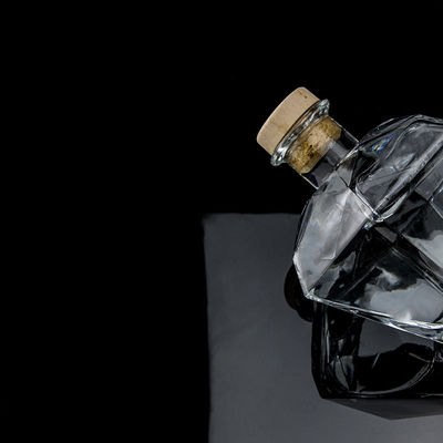 Popular Design Super Flint 700ml Botella de vidrio de vodka con corcho y vidrio transparente