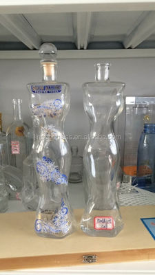 Diseño personalizado Cuerpo femenino Forma especial Botella de licor 1000ml 750ml con superficie decal