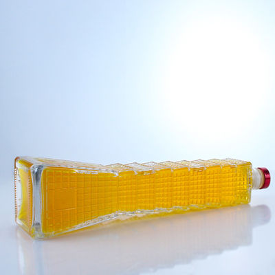 Botella de vidrio en forma de torre para vodka brandy tequila logotipo personalizado