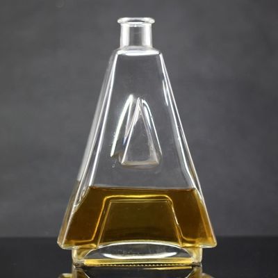 Material base Botella de vidrio con forma de letra única y tapa de corcho