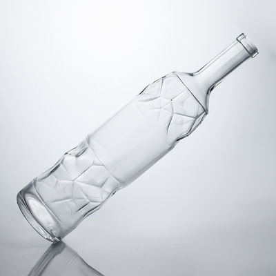 Manejo de la superficie Decal de forma personalizada Botella de licor de vidrio en relieve para whisky Gin Rum